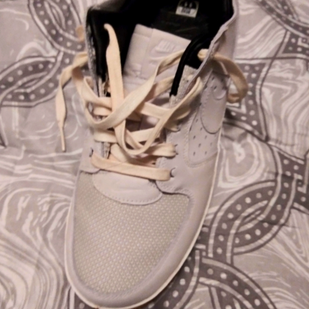 Light grey Nike AF1